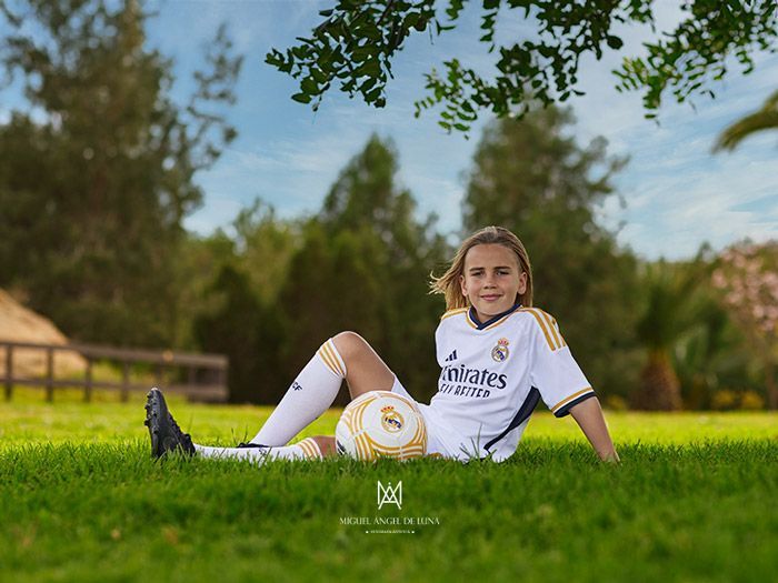 Sesión de fotos de comunión a un joven futbolista en Murcia - Espinardo